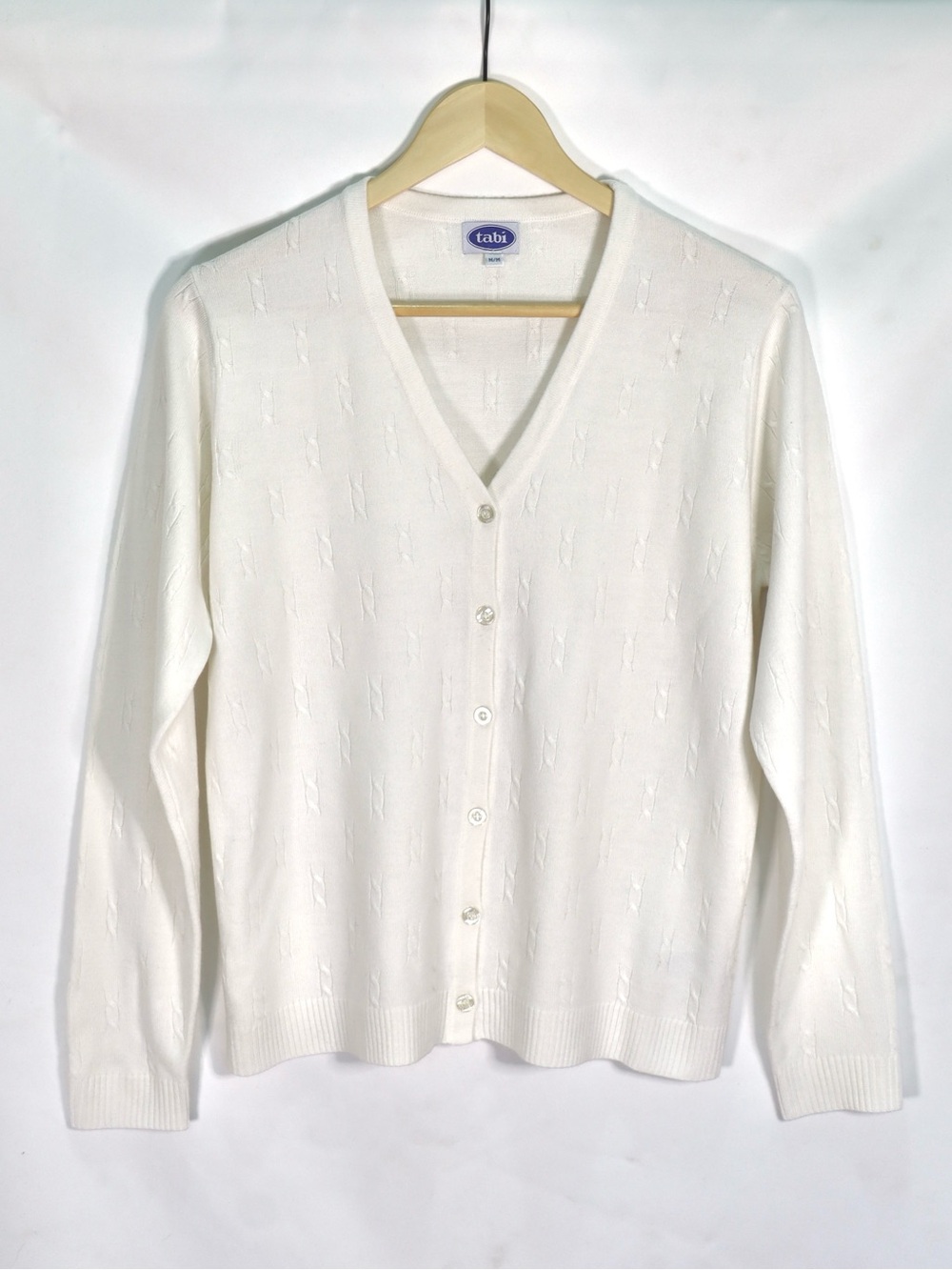 Tabi Cardigan V-Neck Button Up | White Size Medium